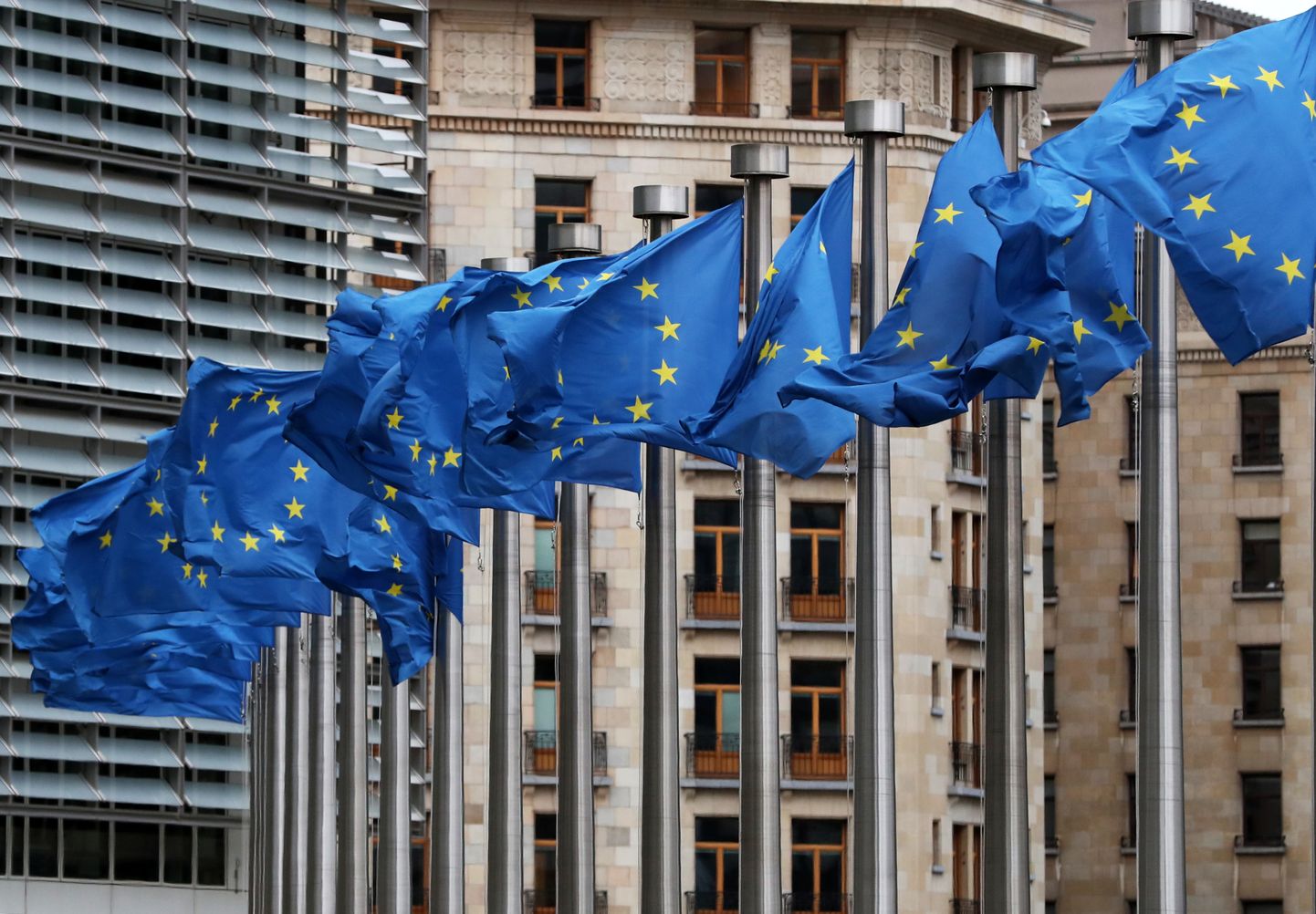 Eiropas Savienības karogi pie EK ēkas Briselē. 