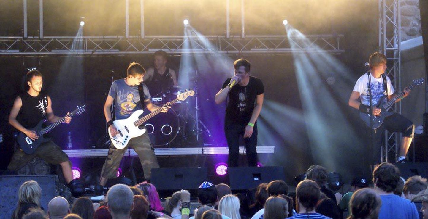 Emerald oli üks nendest artistidest, kes olid laval väljas Viljandi bändide au eest.