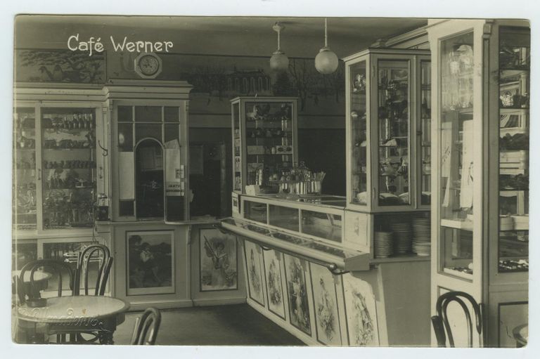 1920. aastad Werneris. Kohviku esimeses ruumis ehk akvaariumis istusid koduperenaised ja soliidsed daamid.