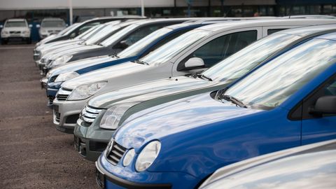 Автодилер: продажи автомобилей сократились из-за забастовки финских портовых работников