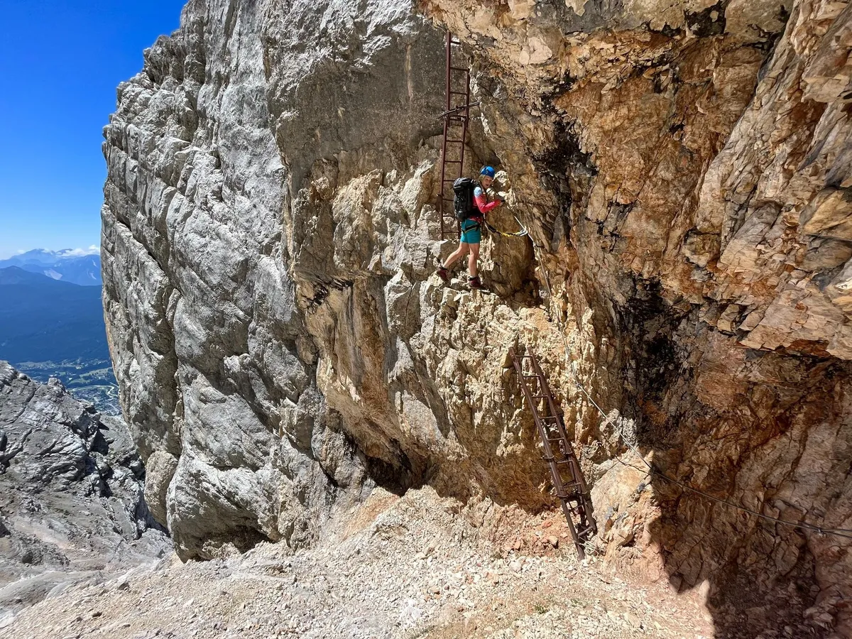 Alta Via 4 Itaalia Dolomiitides, jälle redelid kuristiku kohal. Ja see on veel kerge tee...