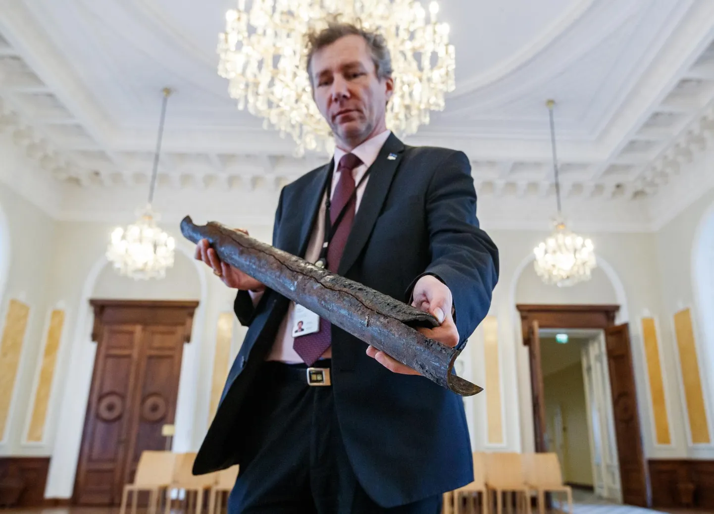 The greatest concern is caused by the heating and sewerage pipes built in the walls and floors as there are no definite plans of their location. Argo Koppel, head of the Riigikogu office economic department.