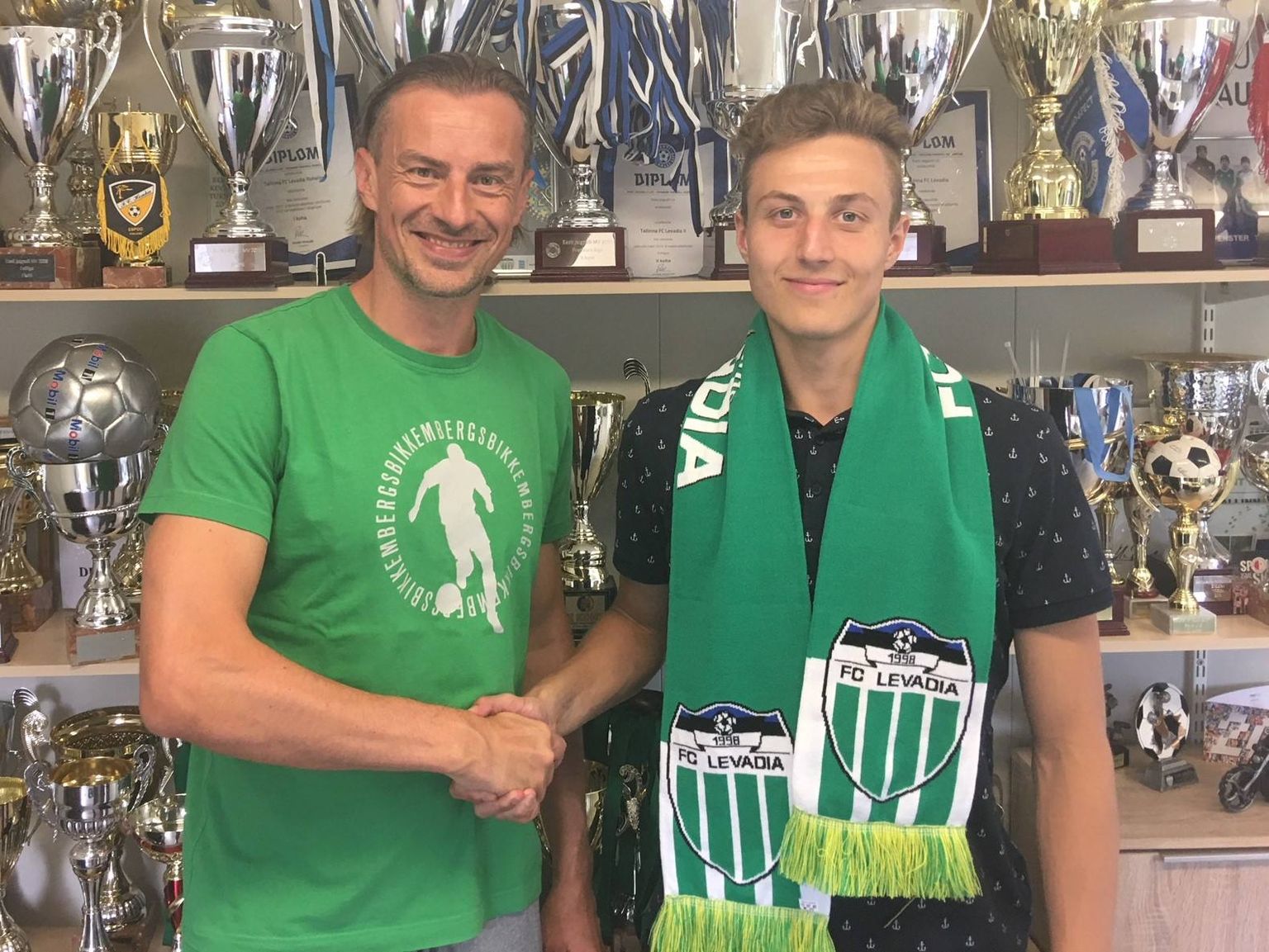Karl Rudolf Õigus koos FCI Levadia spordidirektori Sergei Pareikoga.