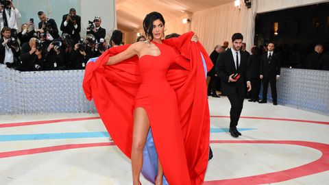 PÕRUTAV VÄIDE ⟩ Itaalia modell sai moeürituselt kinga, sest oli Kylie Jenneri kõrval liiga ilus