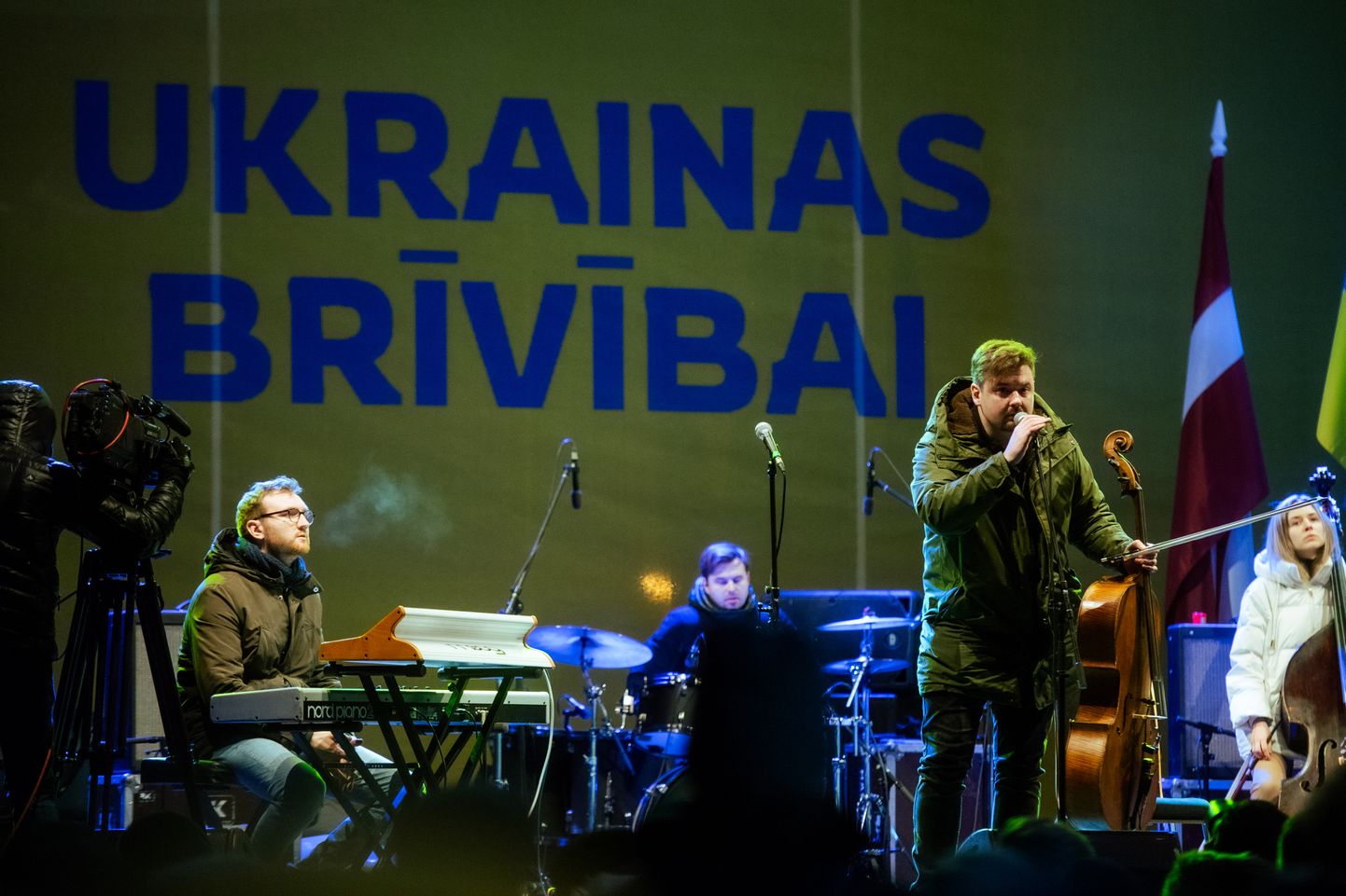 Laukumā pie Kongresu nama notiek koncerts "Ukrainas brīvībai"