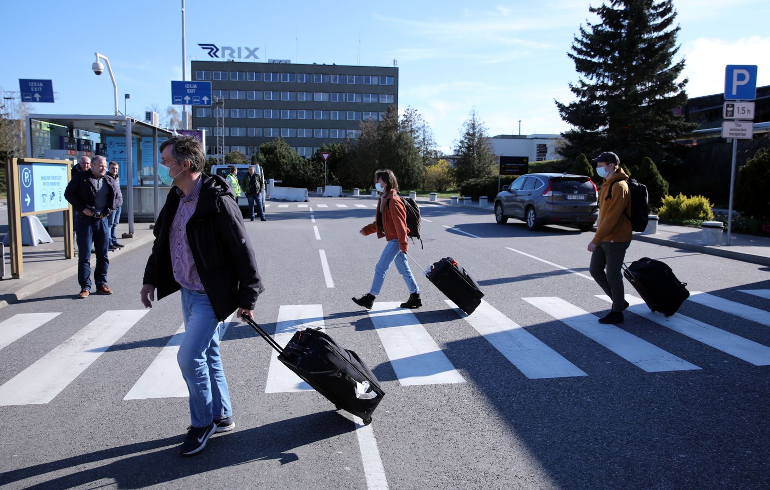 Repatrianti Rīgas Starptautiskajā lidostā. Ilustratīvs attēls.