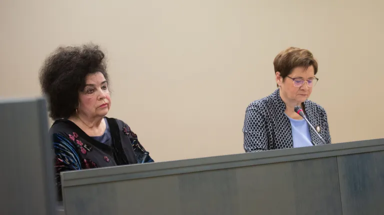 Ester Jörberg koos oma advokaadiga kohtusaalis 23. novembril 2023.