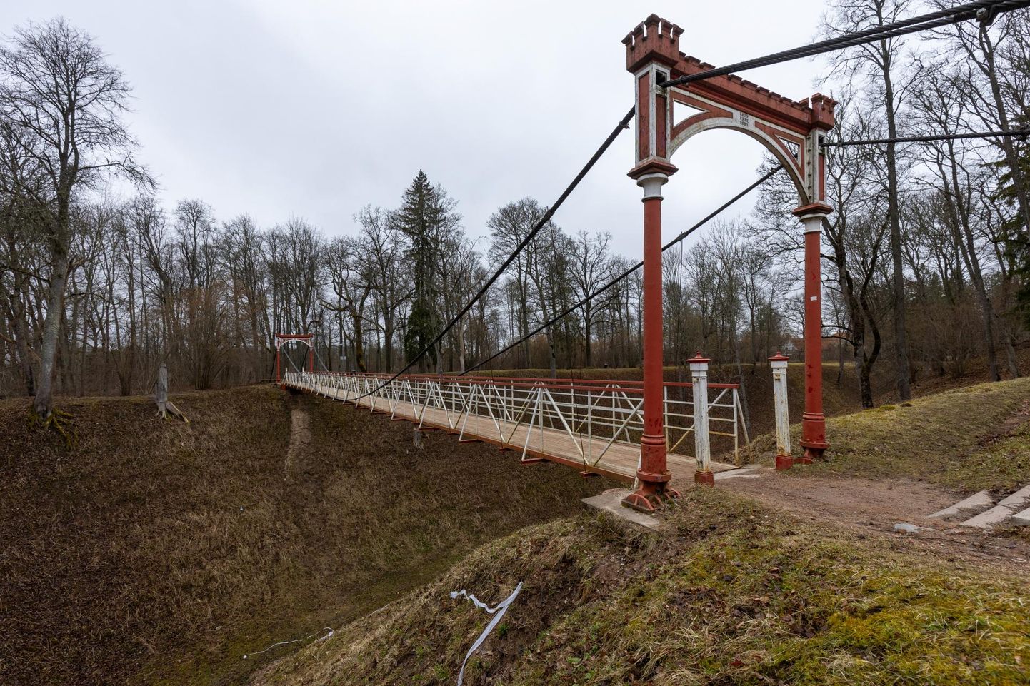 Viljandi Linnahooldus tahaks rippsillale anda uue sära. Viimati uuendati silda põhjalikult 1995. aastal.