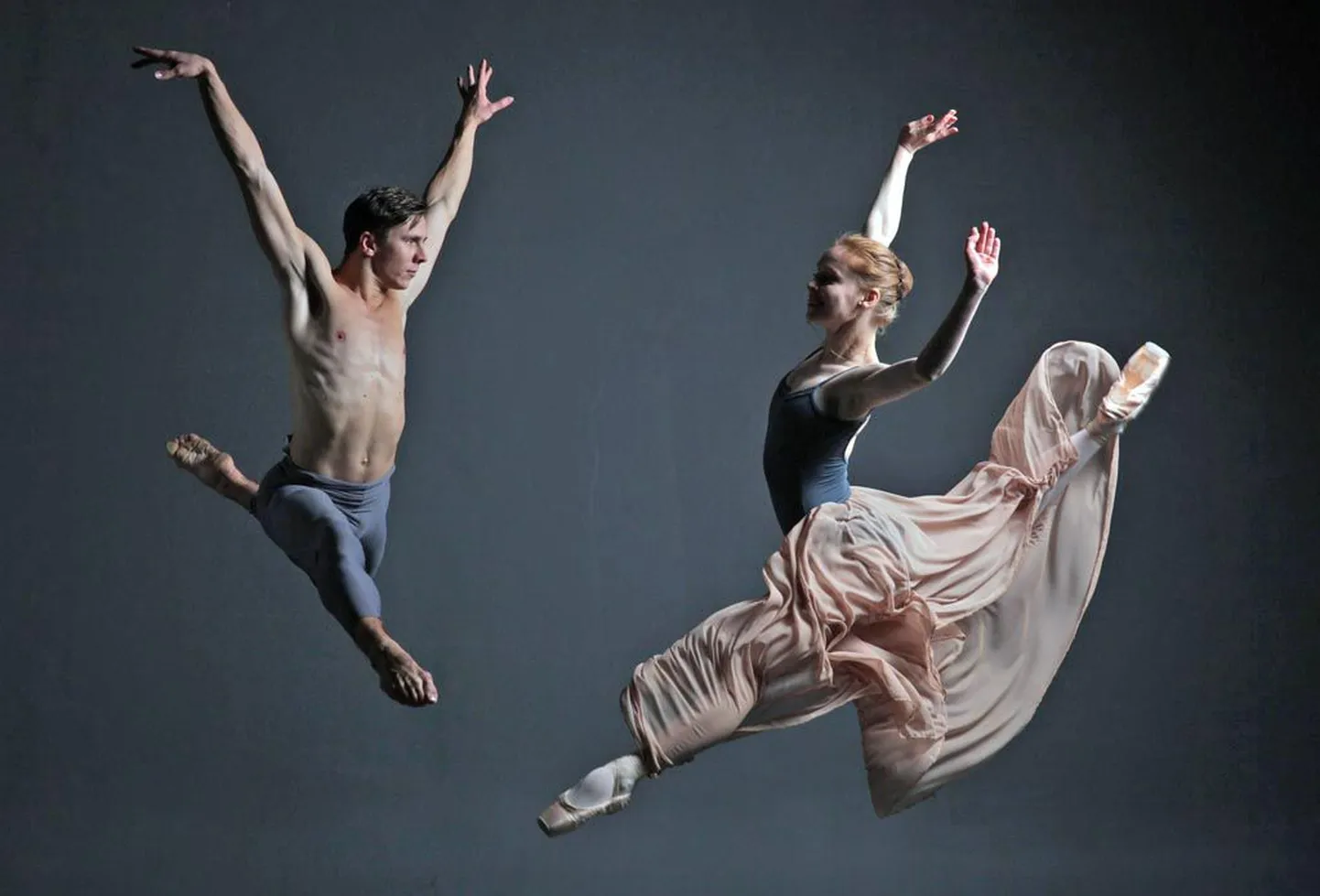 Balleti galakontserdil esinevad Peterburi balletitähed.