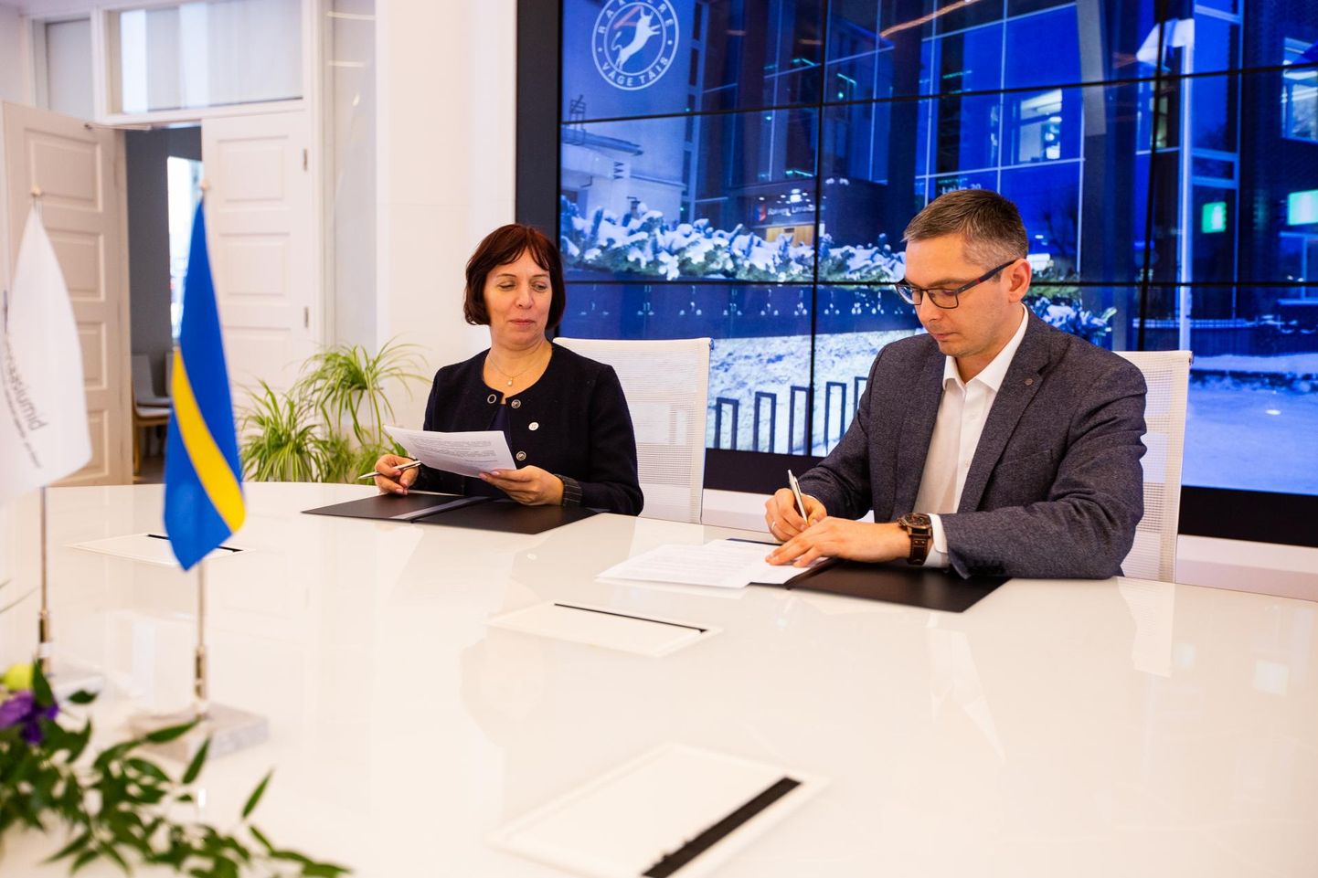 Tähtis otsus tehtud: haridus- ja teadusminister Mailis Reps ja Rakvere linnapea Marko Torm allkirjastasid lepingu riigigümnaasiumi rajamiseks Rakveresse.