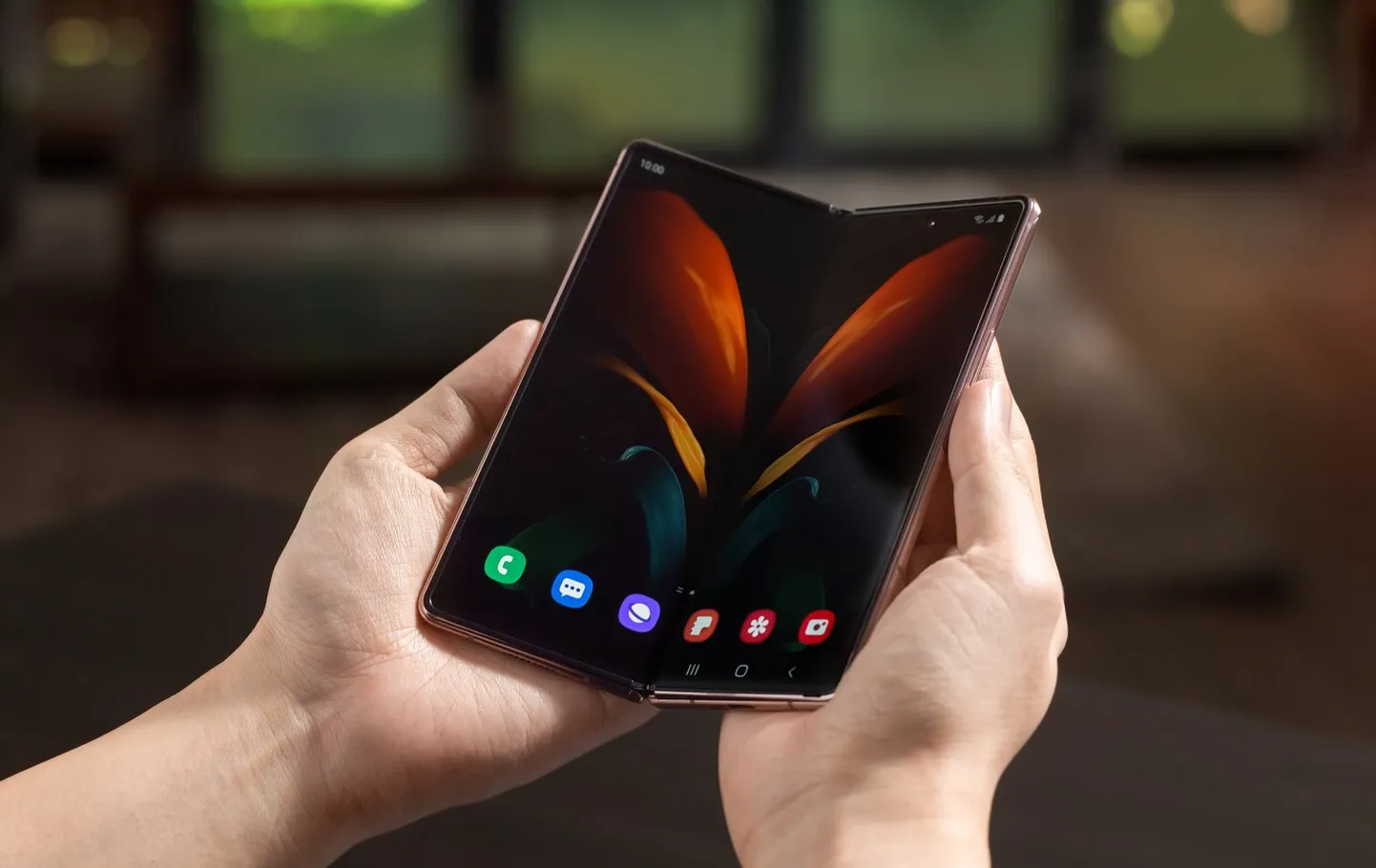 Samsung Galazy Z Fold 2 lahtivoldituna.