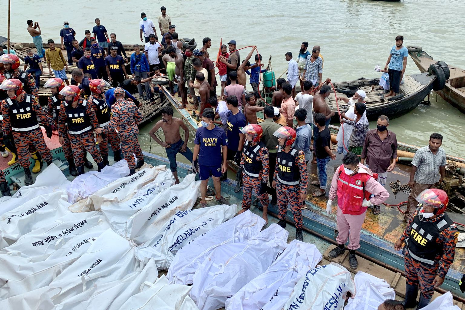 Bangladešā nogrimis prāmis; bojā gājuši vismaz 23 cilvēki