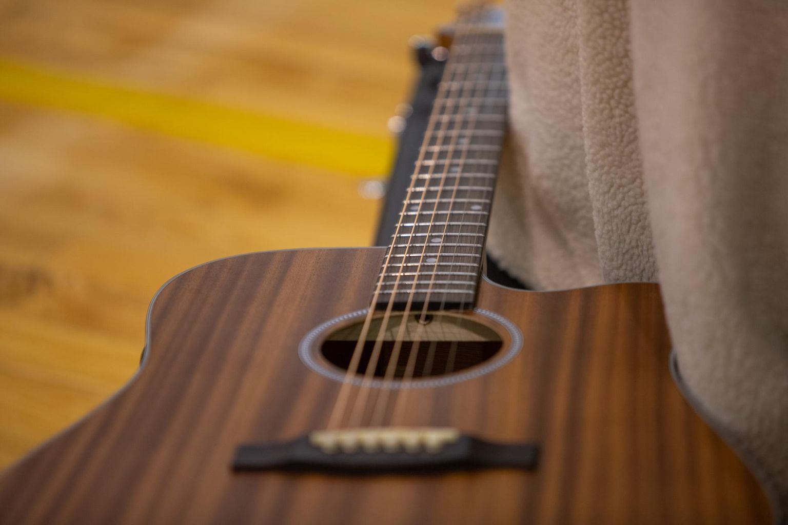 Mobiilses muusikakoolis võib õppida kitarri-, klaveri- ja trummimängu.