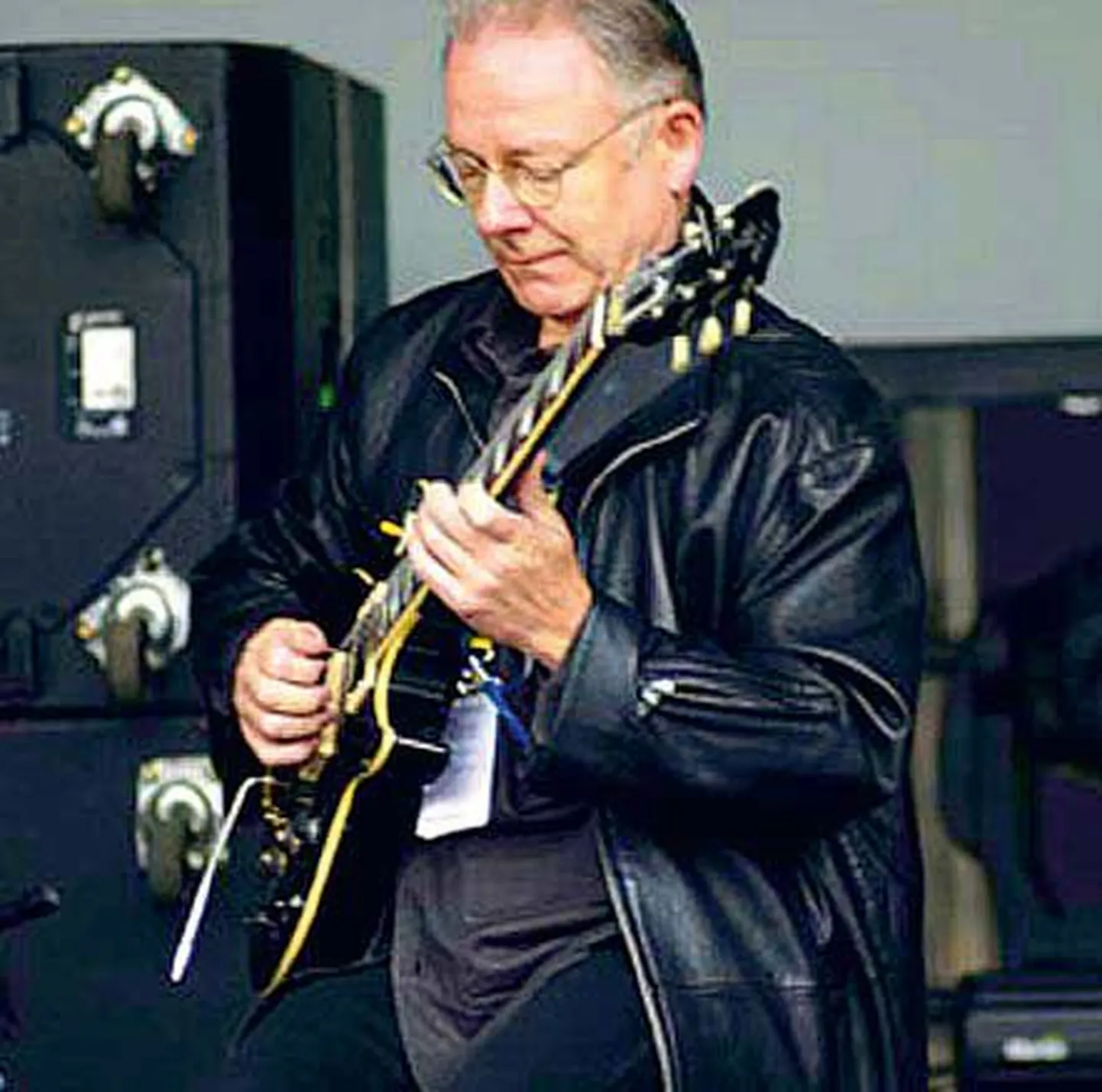 Robert Fripp. Pilt ei ole tehtud Eesti-tuuril.