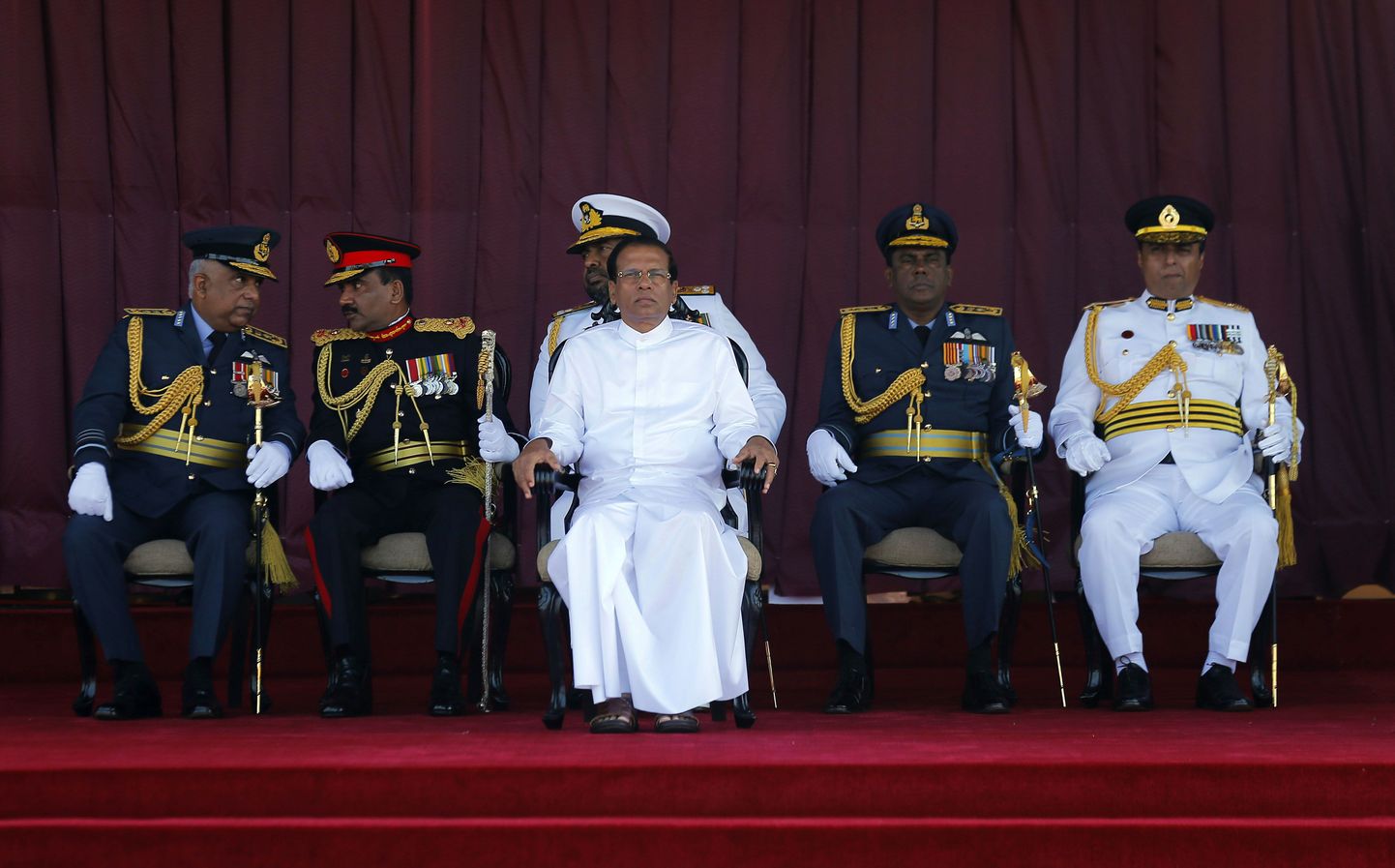 Sri Lanka president Maithripala Sirisena sõjaväe ülemjuhatajatega.