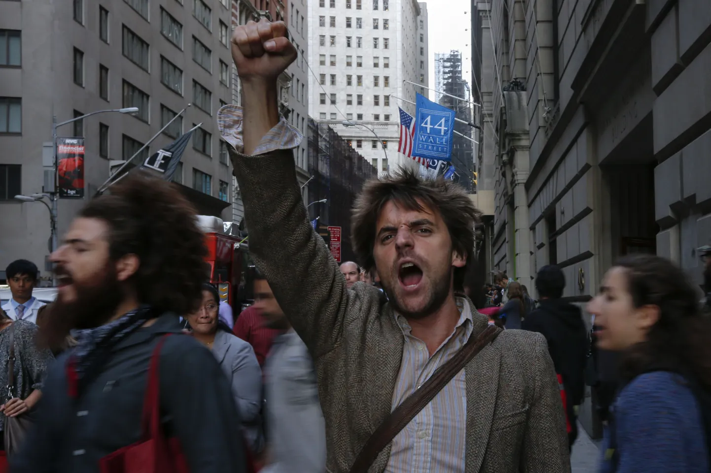 New Yorgis Wall Streeti lähedal vahistati kümneid Occupy-liikumise meeleavaldajaid.