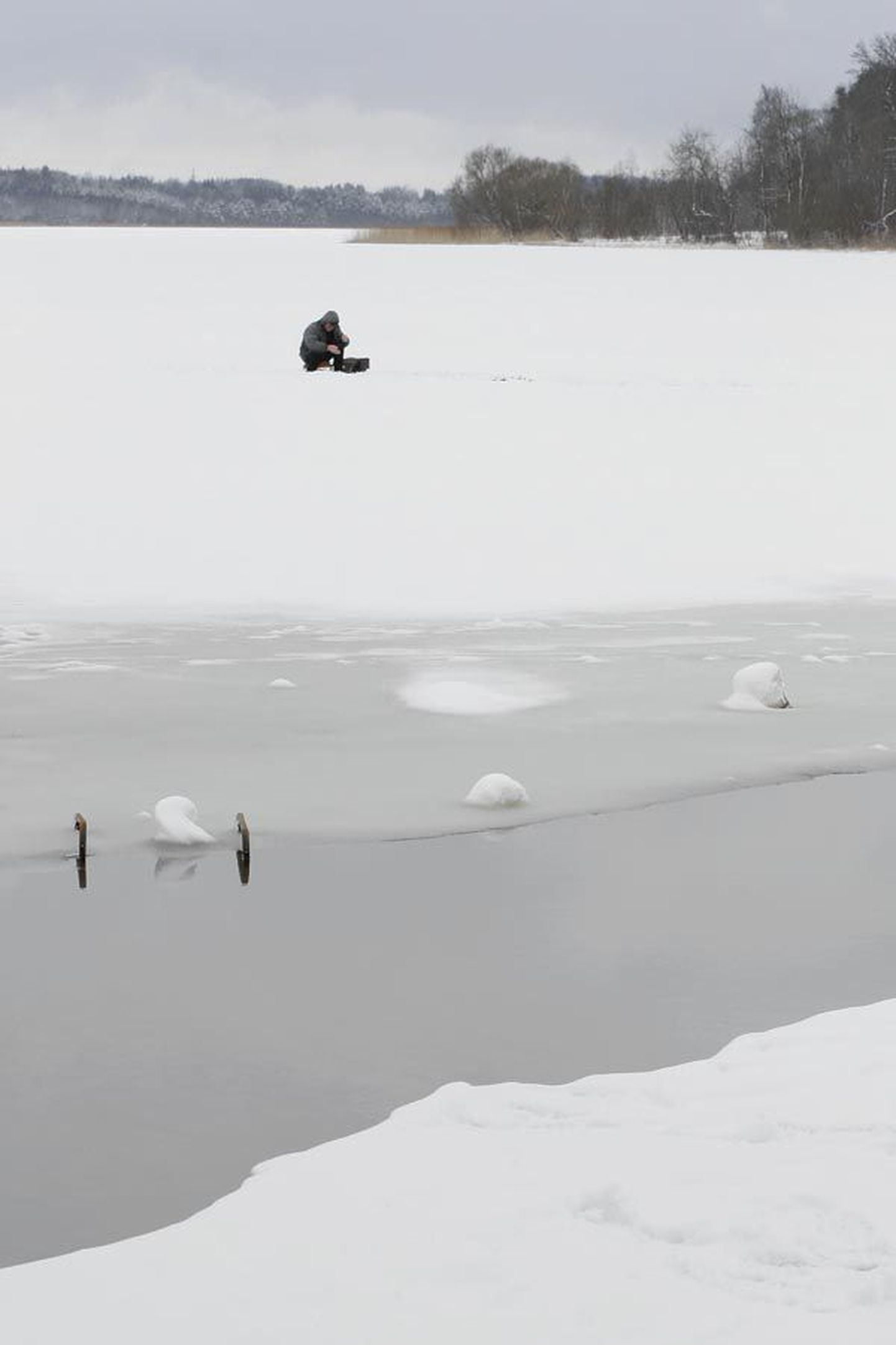 Huntaugu rannas suubub oja Viljandi järve, mistõttu jäätub seal vesi aeglasemalt kui mujal järves. Lapsi on seal talvel vette kukkunud mitmel korral varemgi.