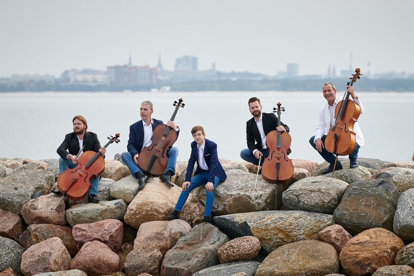 Tšellokvartett C-Jam ja Mikk Kaasik esinevad uue kavaga «Illusioon». Kontserdil on kaastegev Viljandi muusikakooli sümfooniaorkestri koor.