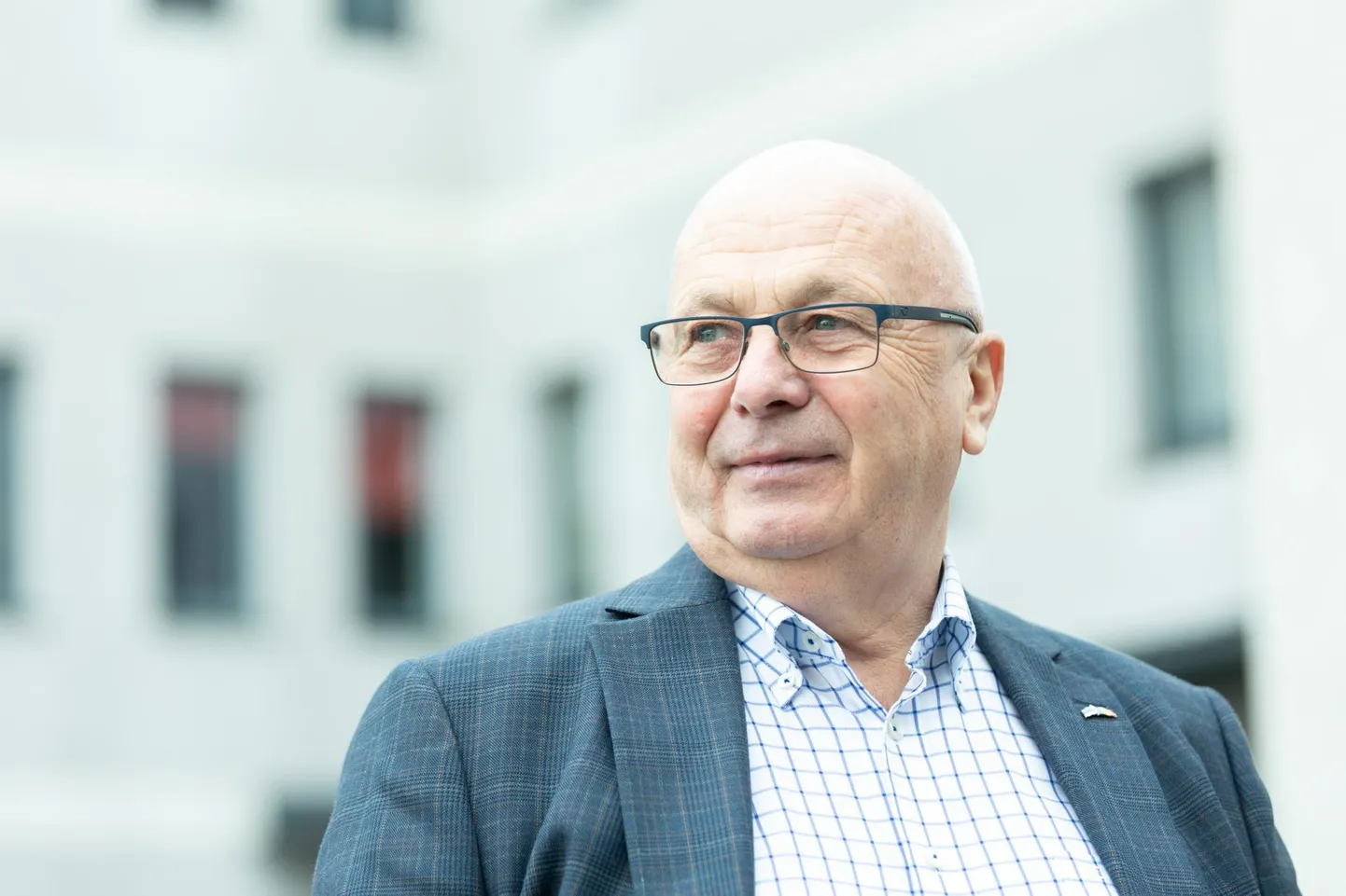 Viru-Nigula vallavanema Einar Vallbaumi töötasu arutelu lükkus edasi.