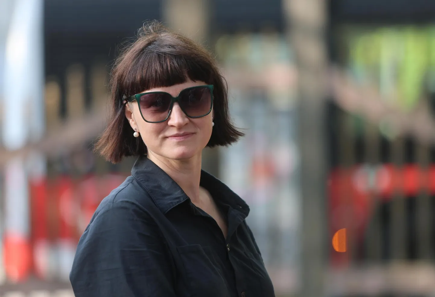 Stsenarist ja filmirežissöör Katrin Ruus (Tegova/Maimik) septembri algul Tartus Draama festivalil. Filmidele («Kirsitubakas», «Minu näoga onu» jt) lisaks on ta Kaunase muusikateatris lavastanud ooperi «Romeo või Julia» ning noppinud preemiaid näidendivõistlustelt ja pälvis mullu Tuglase novelliauhinna «Teraslinnu» eest.