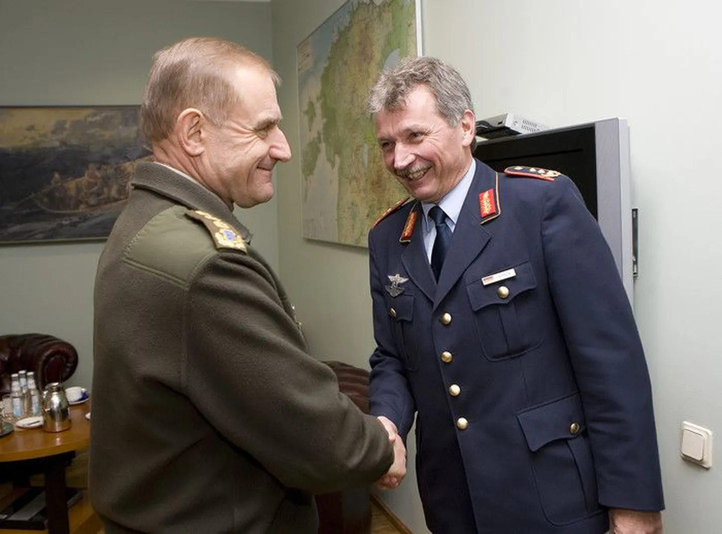 Konverentsi käigus kohtus kindralleitnant Viereck kaitseväe juhataja kindralleitnant Laaneotsaga, kellega arutas väljaõppe tõhustamist.