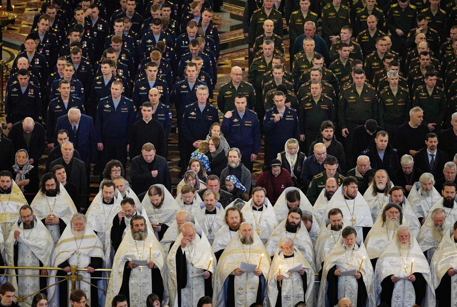 Vene Õigeusu Kiriku kõrged vaimulikud on sagedased külalised Venemaa sõjaväe üritustel, näidates nendega Venemaa agressiooni ajal Ukrainasse täielikku solidaarsust.