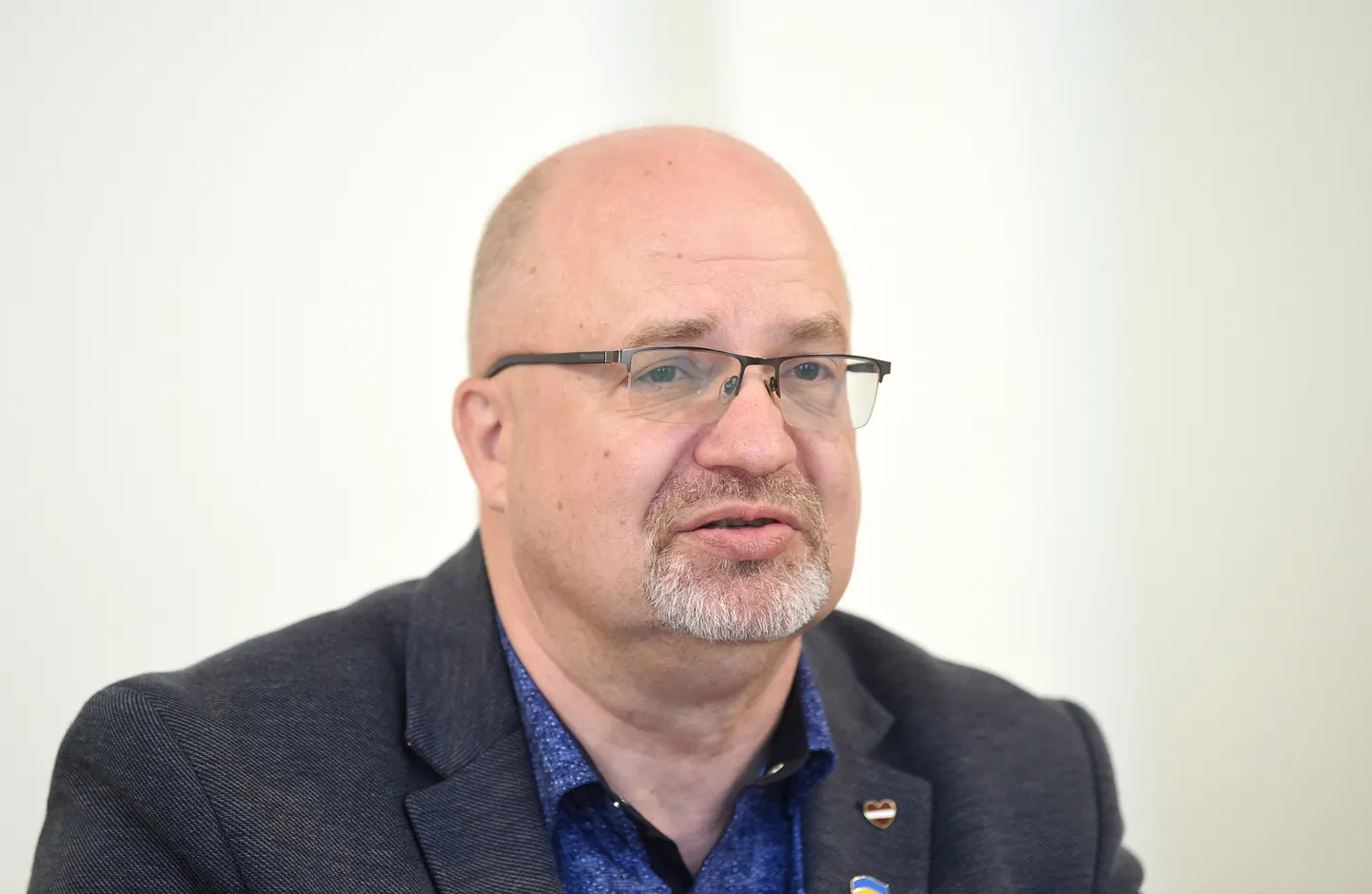Biedrības "Reģionālo attīstības centru apvienība" valdes priekšsēdētājs, Valkas novada domes priekšsēdētājs Vents Armands Krauklis piedalās preses konferencē, kurā informē par izaicinājumiem pašvaldībās Ukrainas kara bēgļu uzņemšanā.