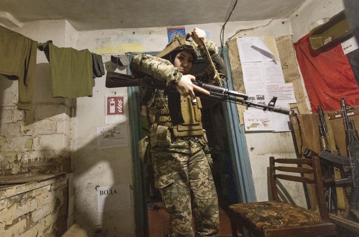Ukraina naissõdur Donteski oblastis Katerinivka külas detsembris 2021. Vene väed tungisid Ukrainasse 24. veebruaril 2022