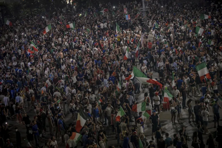 Pidu! Piazza Duomo Milanos.