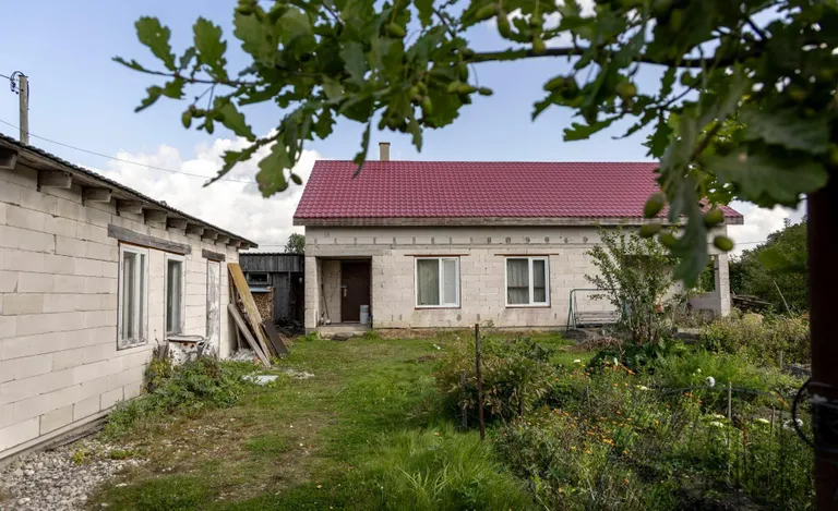 Kaks noorukit tungisid varahommikul eramusse vaikses Tammiste aedlinnas ja tapsid eriti julmal ja piinaval viisil 59aastase Hugo.