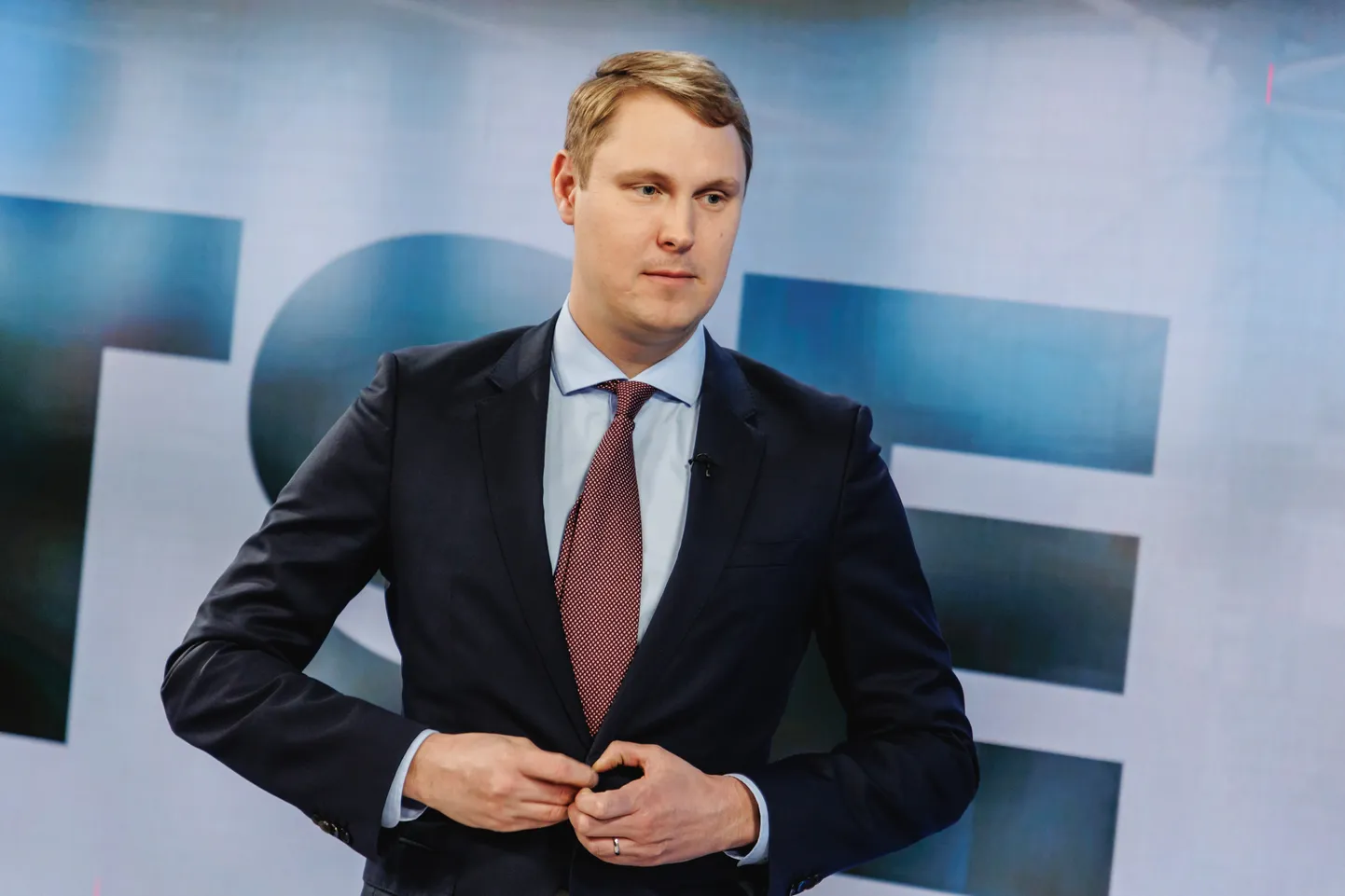 09.11.2021, Tallinn. Saade "Otse Postimehest". Külaline on Raimond Kaljulaid, saatejuht Jelena Poverina.