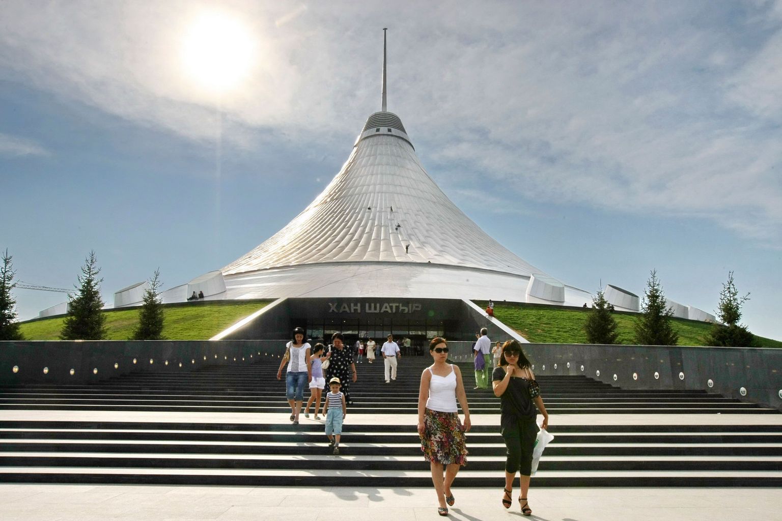 150 meetri kõrgune - ja meelelahutuskeskus Khan Shatyr Kasahstani pealinnas Astanas.