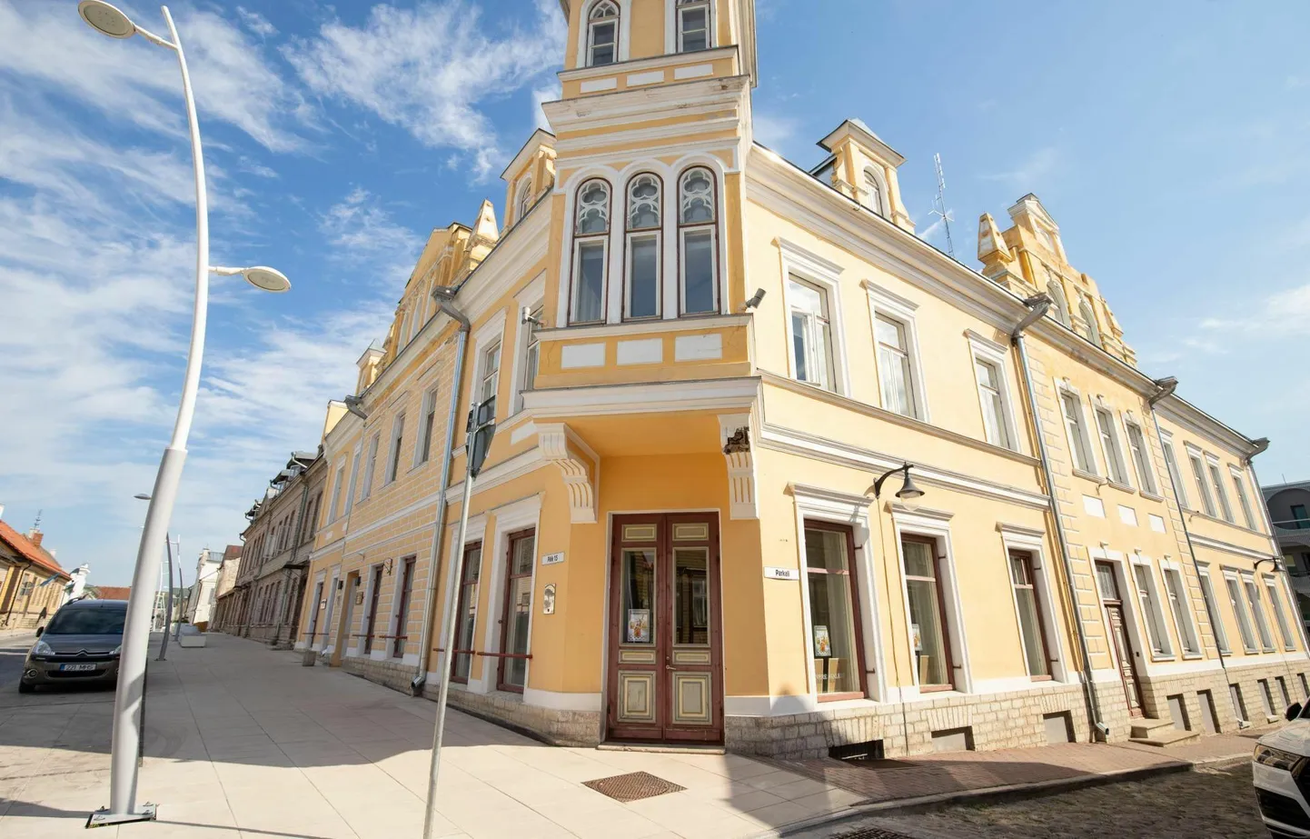 Rakvere Galeriist varastati korjanduskarp.