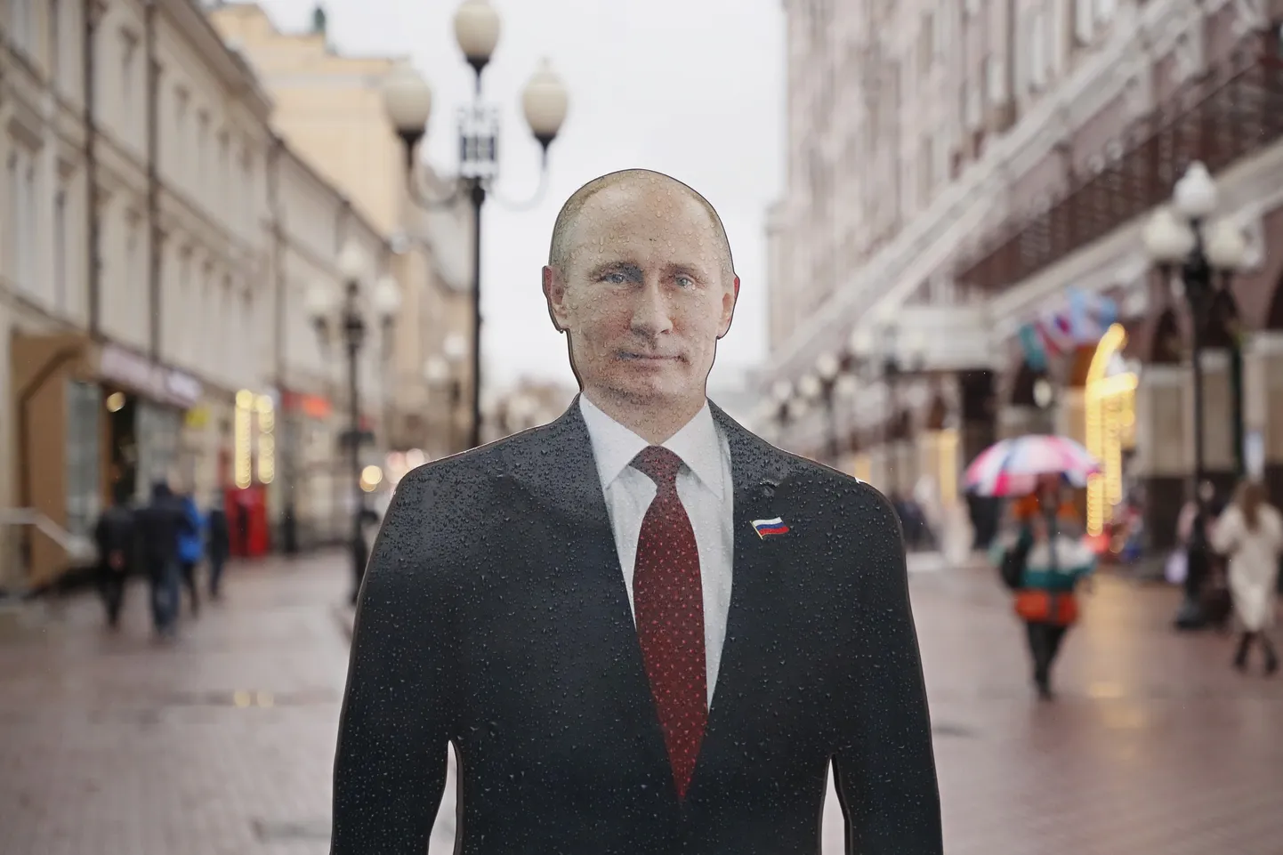 Venemaa presidenti täis suuruses kujutav makett Moskva kingituste poodides, 14. novembril 2023. a.