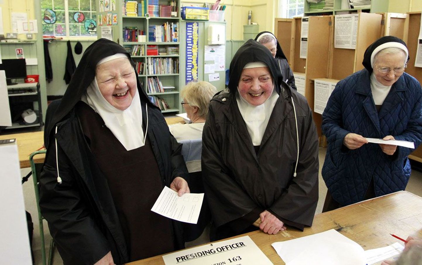 Eile Põhja-Dublinis fiskaalleppe referendumil osalenud karmeliidi ordu nunnad.