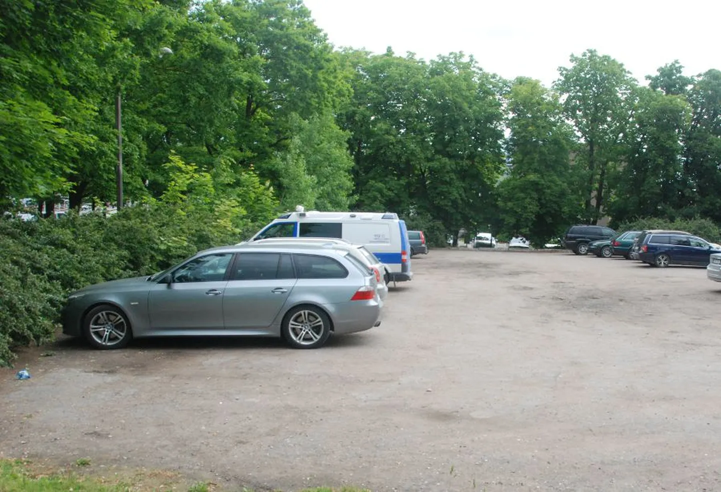 Tartus Tehase tänaval sai avariis kannatada BMW.