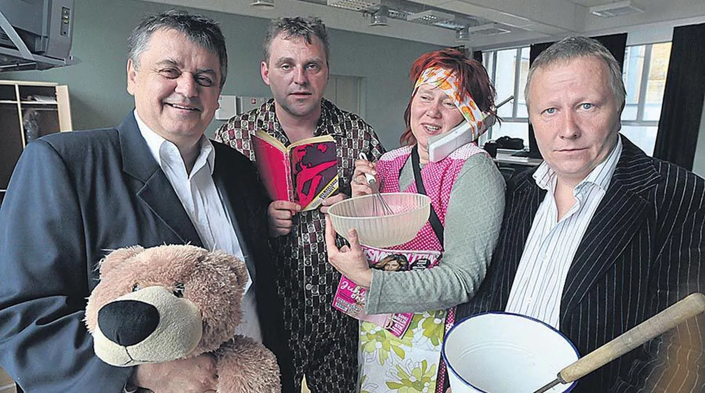 Nalja- ja laulukava «Avameelselt abielust» näitetrupp aktsioonis.