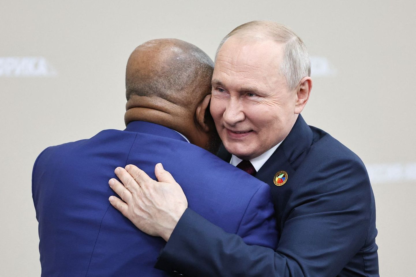 Владимир Путин принимает в Санкт-Петербурге делегации африканских стран.