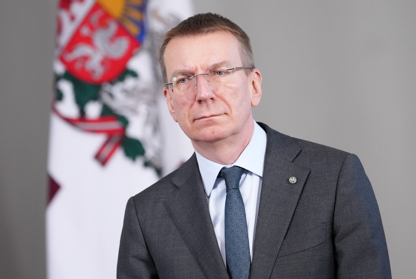 Valsts prezidents Edgars Rinkēvičs piedalās preses brīfingā pēc tikšanās ar Ministru prezidenti Rīgas pilī.