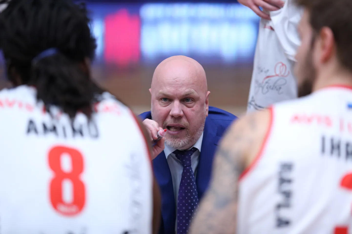 Peatreener Toomas Annuk teeb Rapla eesotsas head tööd.