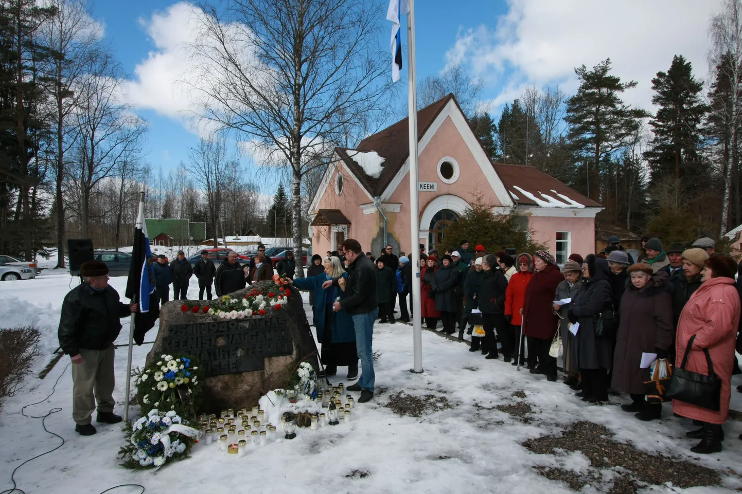 Küüditamise 60. aastapäeva mälestuskogunemine Keenis.