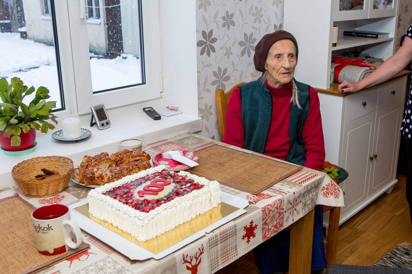 KURESSAARE VANIM ELANIK: Eile sai 101-aastaseks Valentina Võit. Foto on tehtud 100. sünnipäeval.