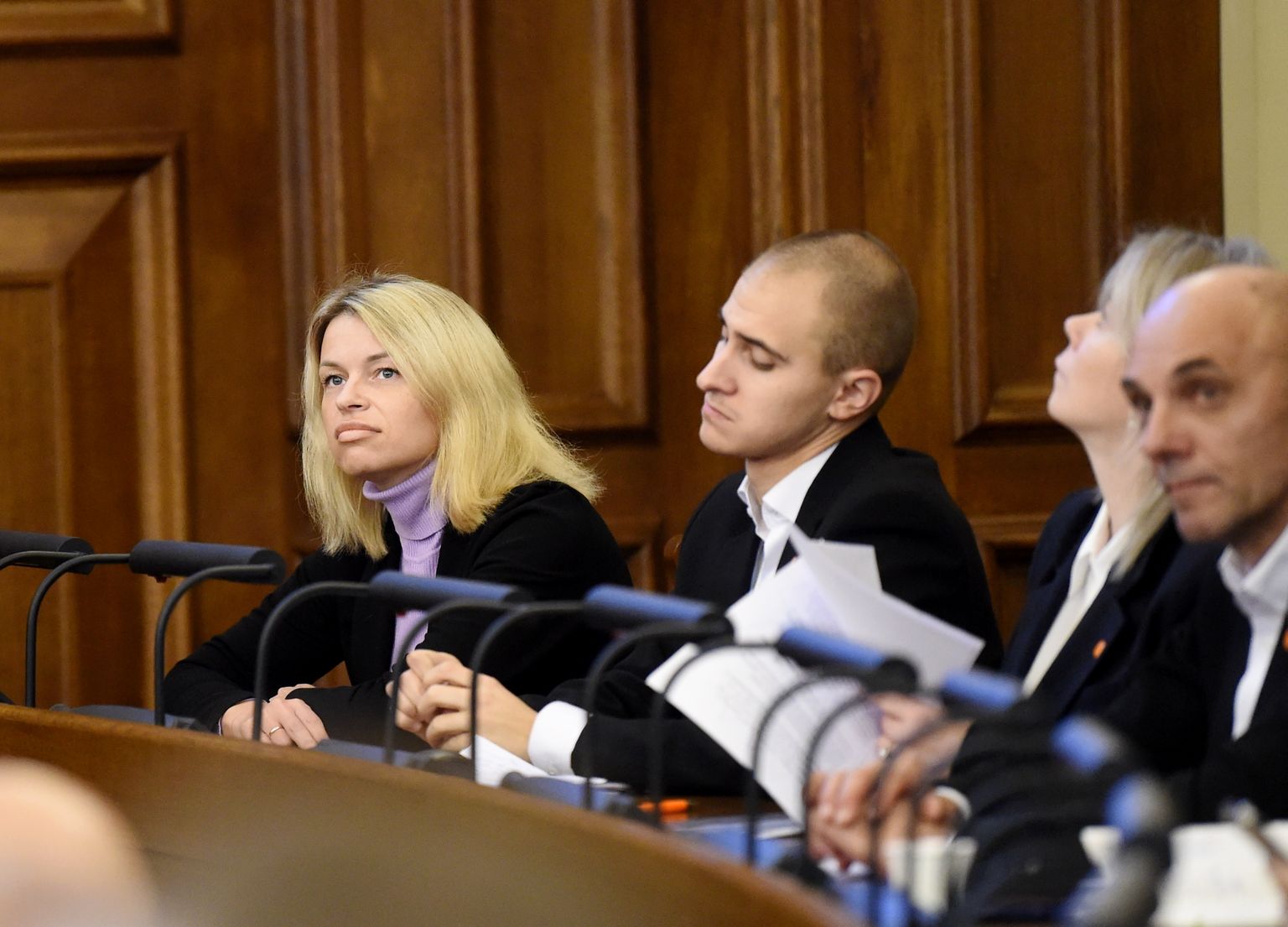 Saeimas deputāti Glorija Grevcova un Ilja Ivanovs Saeimas sēdes laikā.