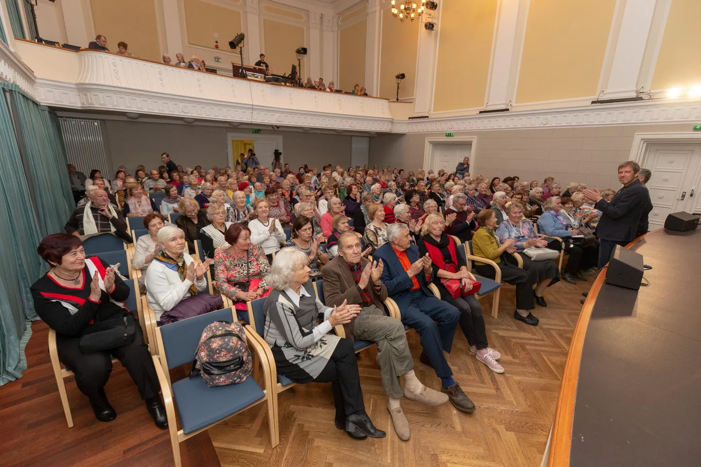 Mullu oli väärikate ülikooli vastu huvi nii suur, et Viljandi kultuurikadeemia auditoorium jäi kitsaks ning tuli kolida Sakala keskusesse. Tänavu sügisel jäävad sellised loengud ära.