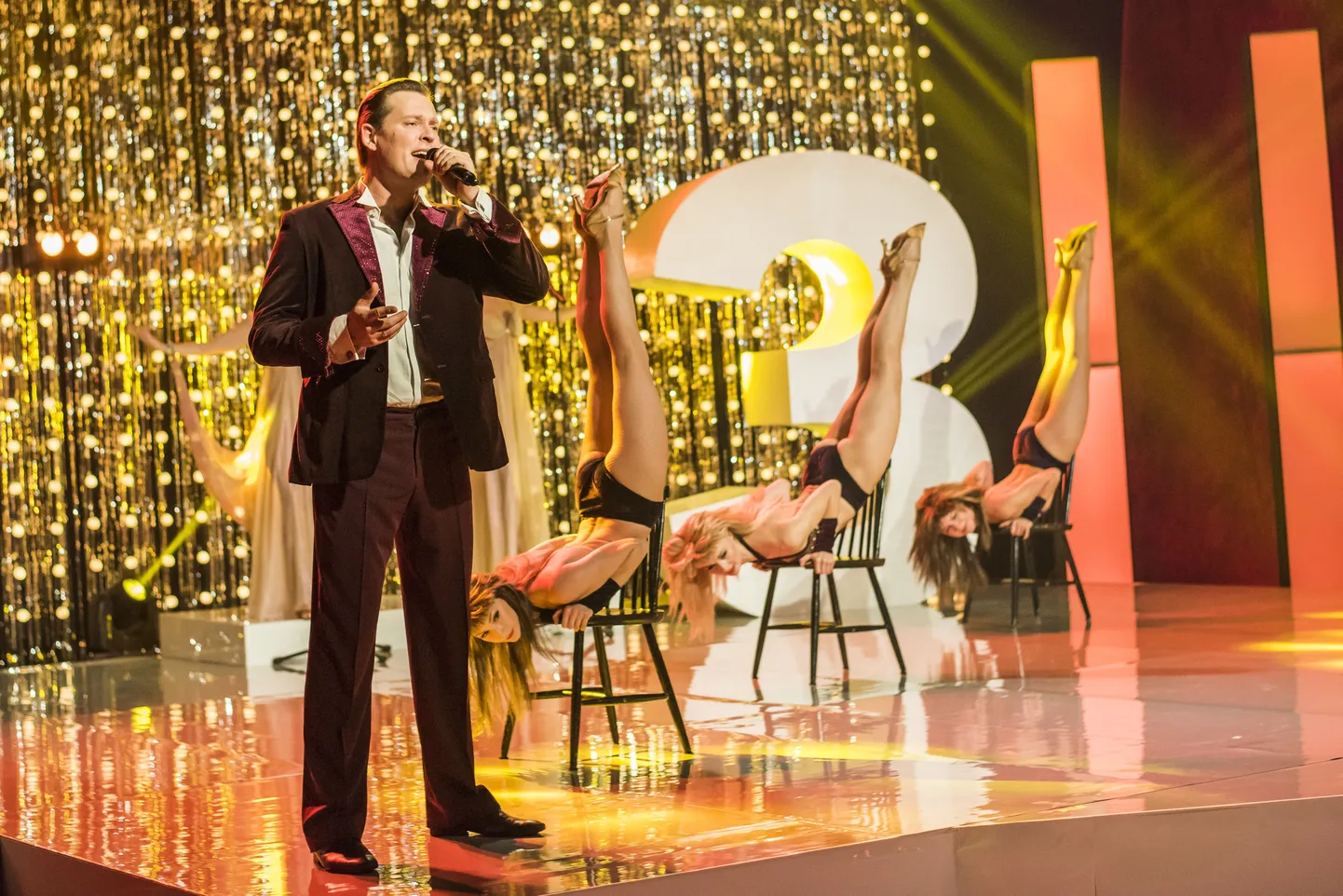 TV3 tõmbab aastale joone alla Kalle Sepa eestvedamisel Viru varietee parimate aegade vaimus tehtud revüüetendusega.