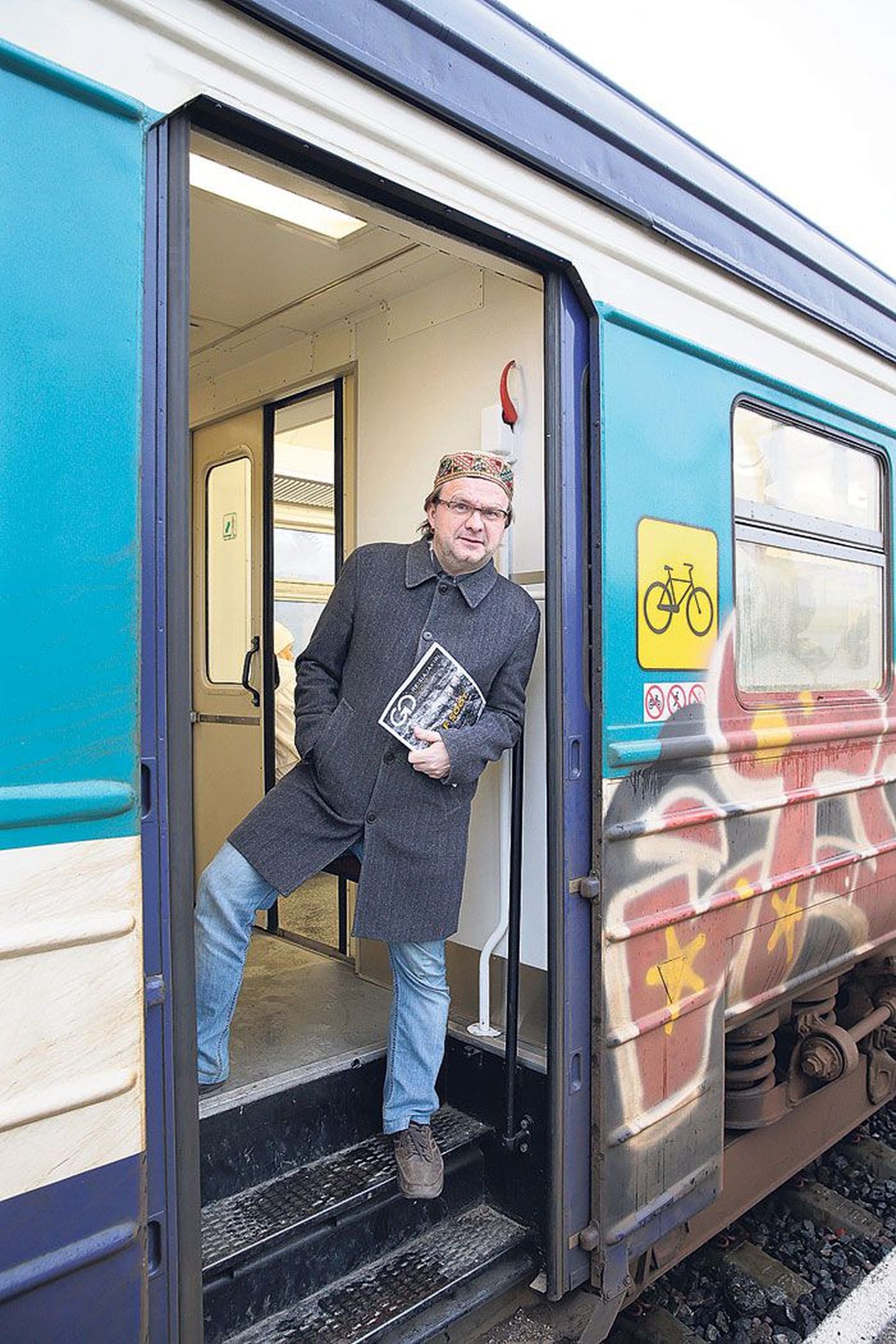 Rahvusvahelist reisijatevedu korraldava Go Raili ja aastavahetuseni Eestis reisijatevedu korraldanud Edelaraudtee nõukogu liige Tiit Pruuli (48) istus rongi, kaasas Go reisiajakiri. Seda annab ta koos sõpradega välja 2005. aasta talvest.