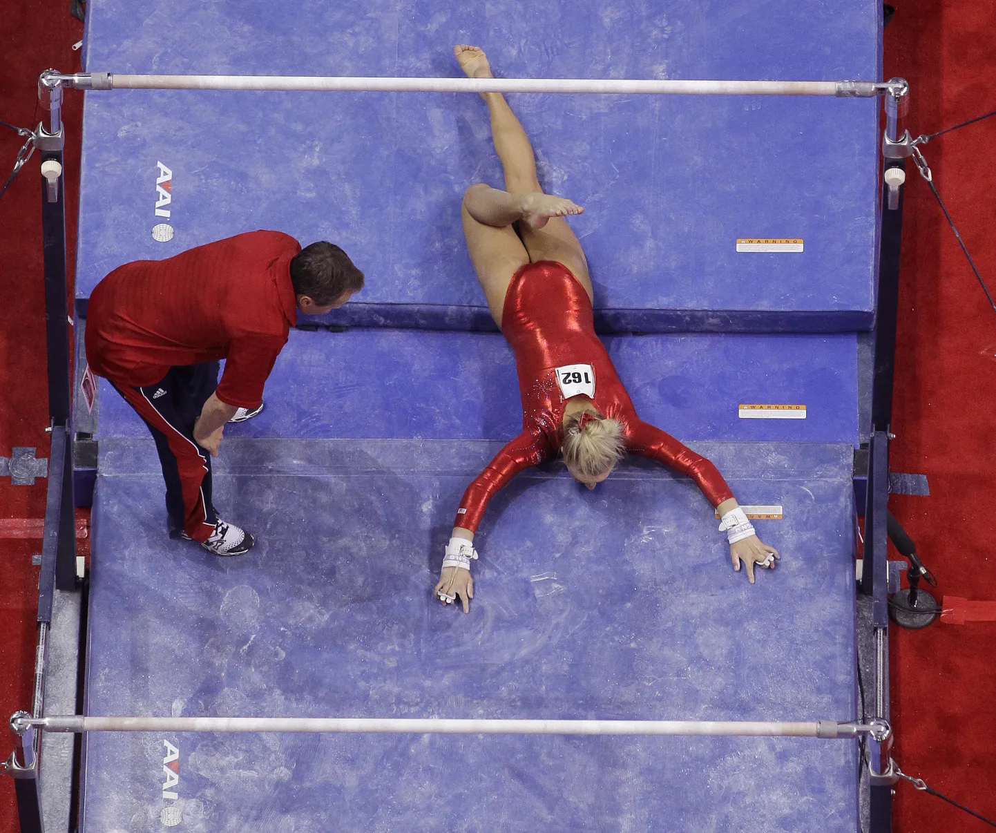 Nastia Liukin kukkus raskelt ning jääb Londoni olümpialt eemale.