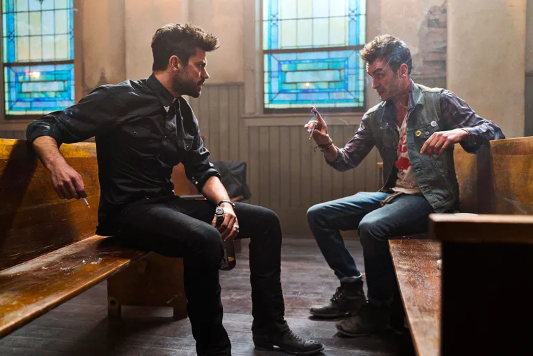Jutlustaja Custer ja Iiri päritolu vampiir Cassidy armastavad koos napsu võtta (Dominc Cooper ja Joseph Gilgun) sarjas «The Preacher»