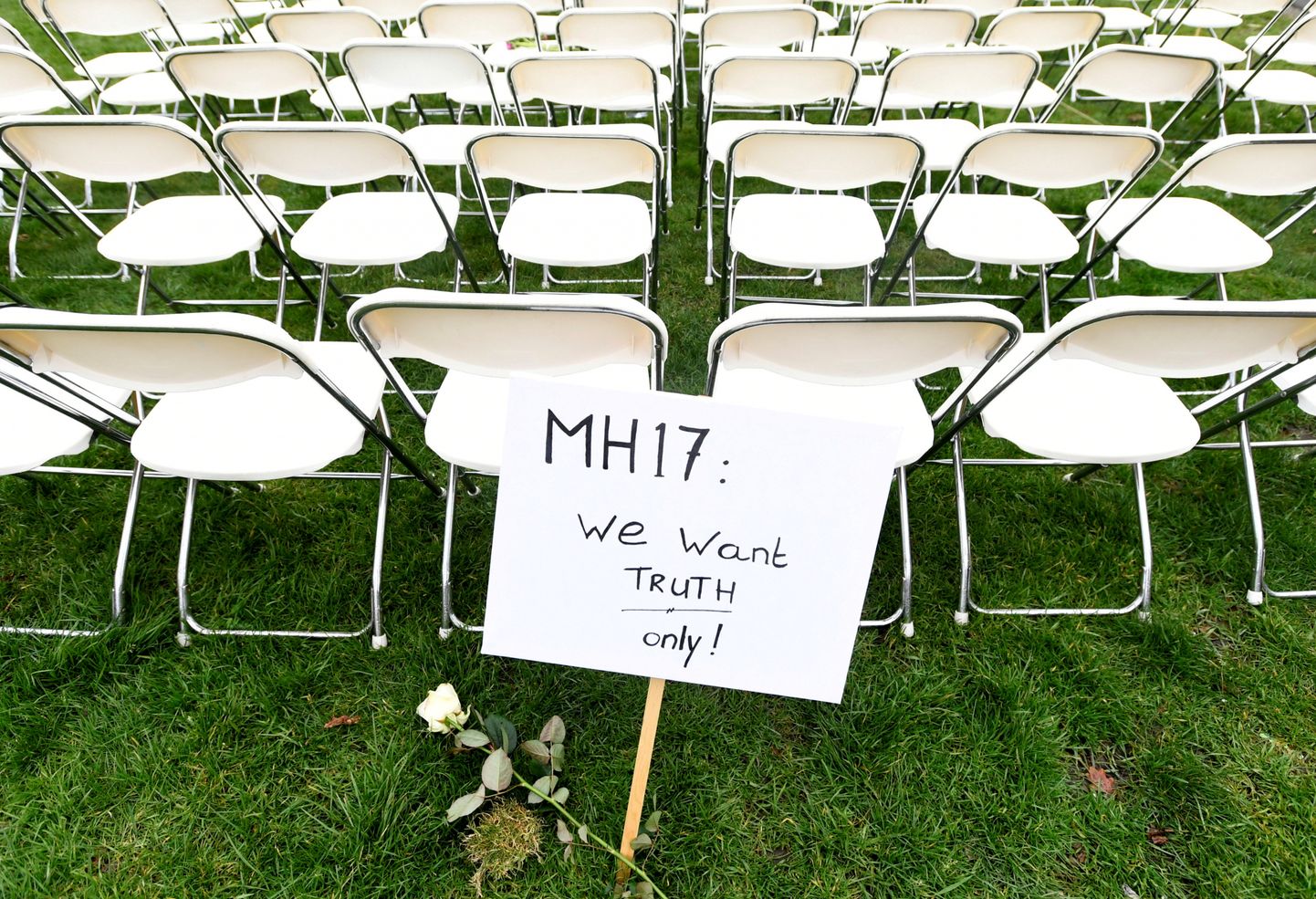 Протест в Гааге напротив посольства России в связи с делом MH17
