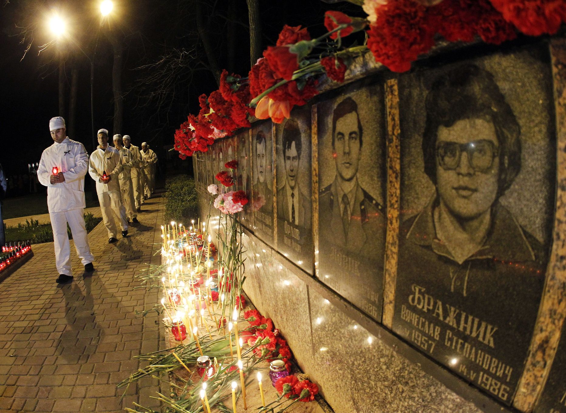 Küünlad Tšernobõlis hukkunud inimeste mälestuseks.